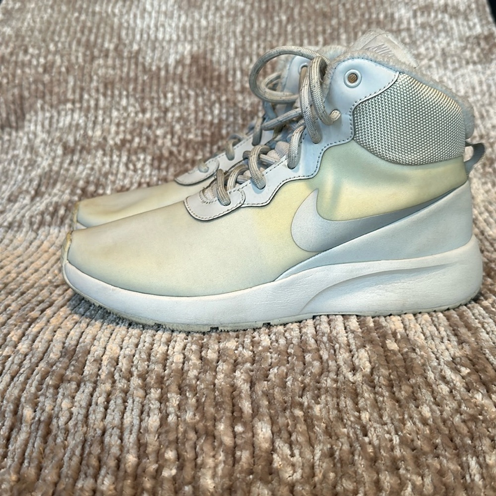 Nike bootie sneaker size 6.5